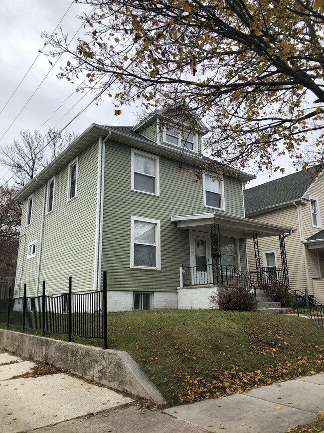 Building Photo - 1120 N 10th St