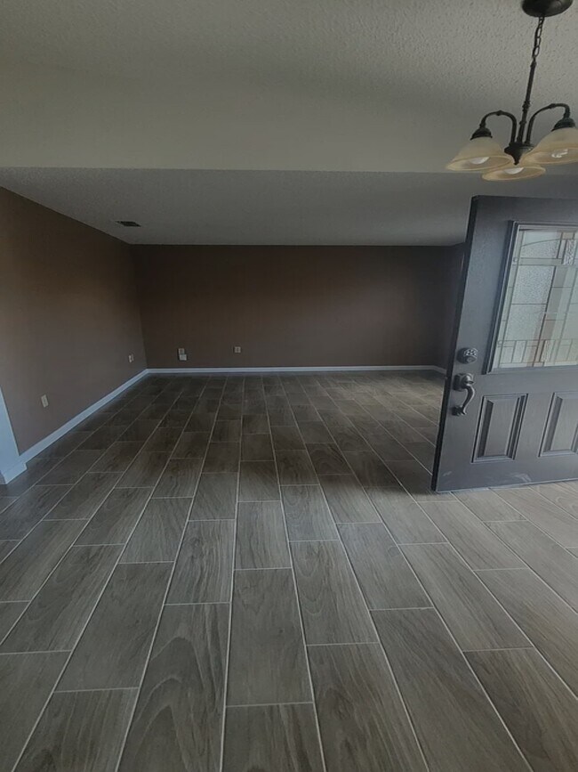 Foto del edificio - 1860 Amero Ave