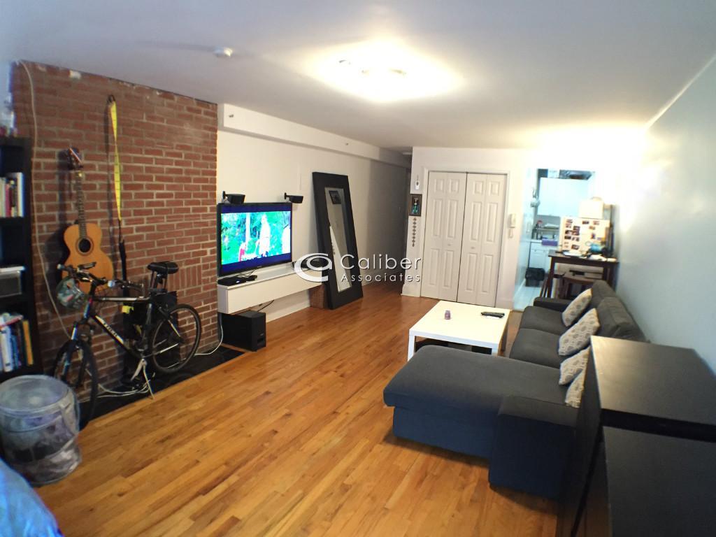 Foto del edificio - 158 E 102nd St