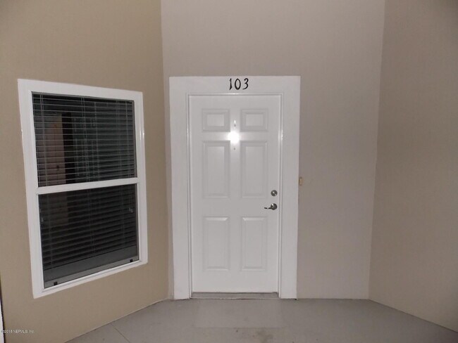 Foto del edificio - 7039 Deer Lodge Cir