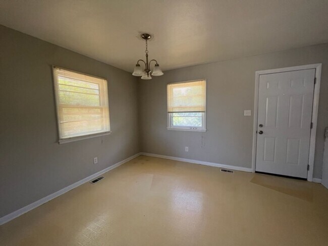 Foto del edificio - 4309 Forest View ~ Welmar Heights ~ TWO WE...