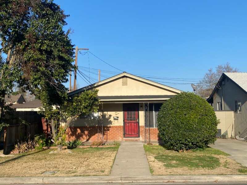 Primary Photo - 415 N Palm St