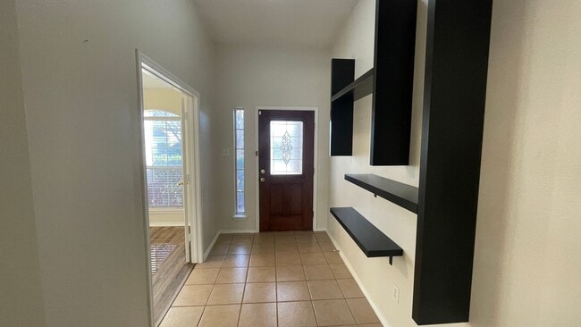 Foto del edificio - Beautiful single story home with community pool off Harmon