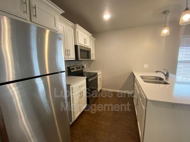 Foto del edificio - 11418 N Lincoln Blvd