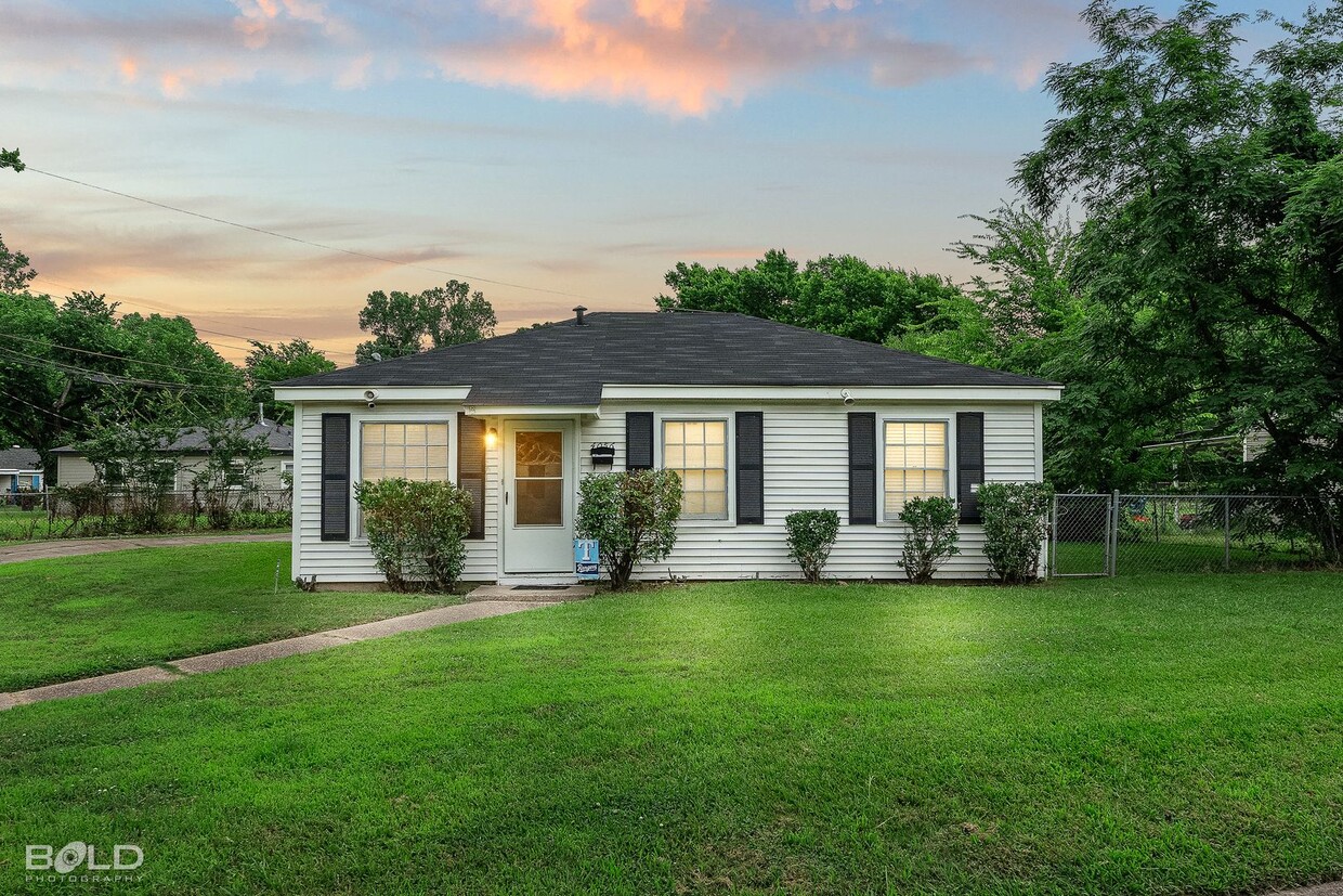 Primary Photo - Home For Rent!