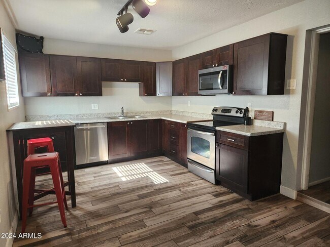 Building Photo - 3327 E Camelback Rd