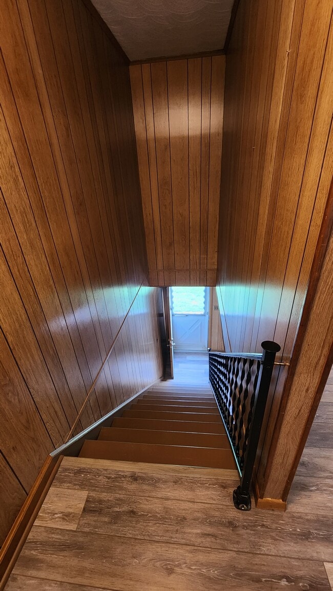 Building Photo - Hickory Hills Townhomes