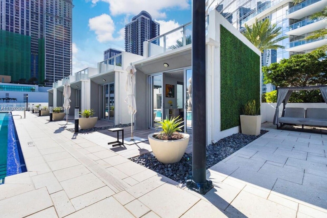 Foto del edificio - 851 NE 1st Ave