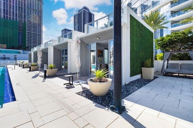 Foto del edificio - 851 NE 1st Ave