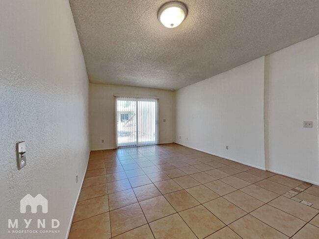 Building Photo - 2828 E Tierra Buena Ln