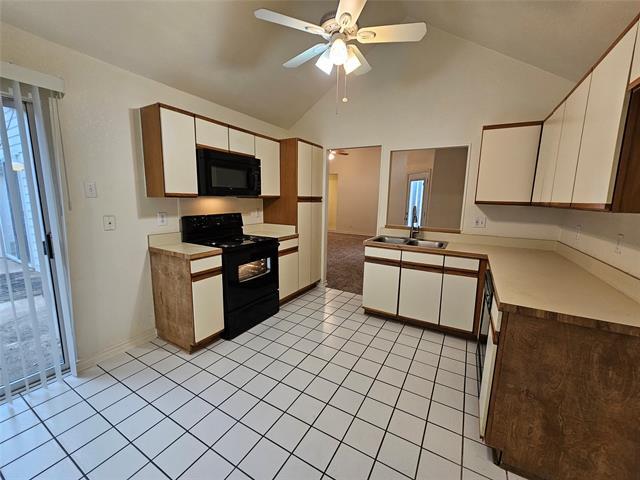 Building Photo - 18055 Whispering Gables Ln