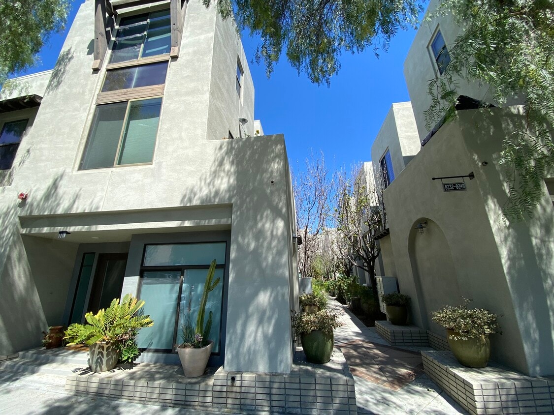 Primary Photo - 8248 Lemon Ave