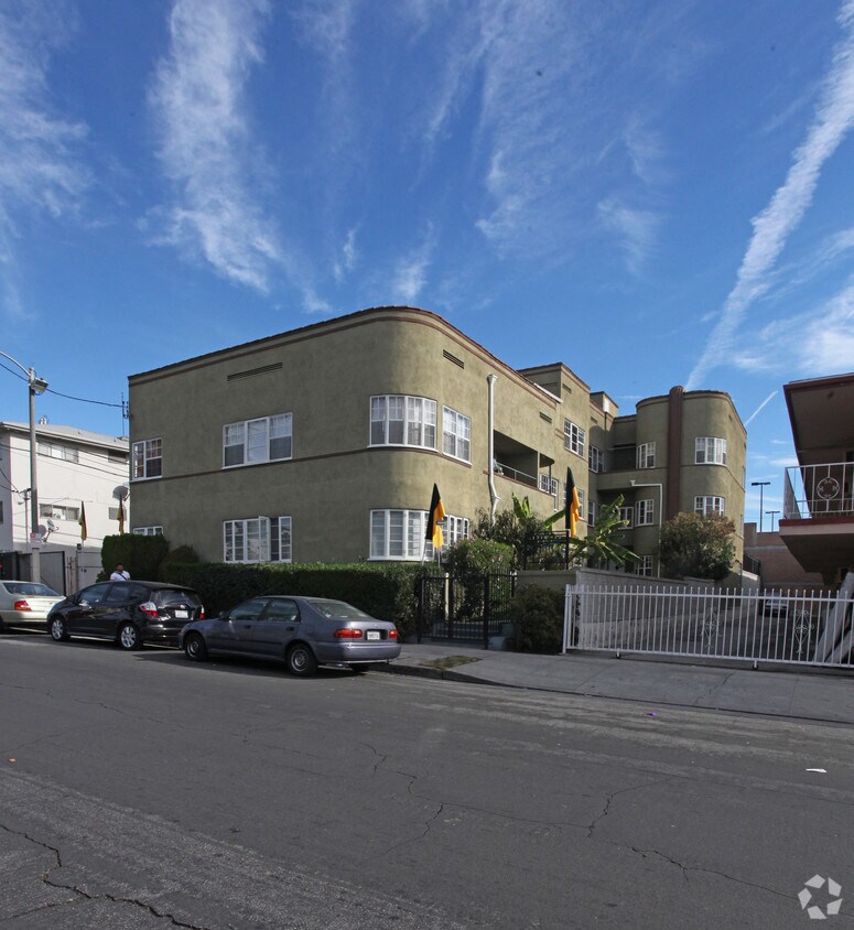 Building Photo - 1716-1722 N Serrano Ave
