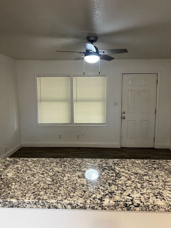 Foto del edificio - 1298 W Capitol Ave