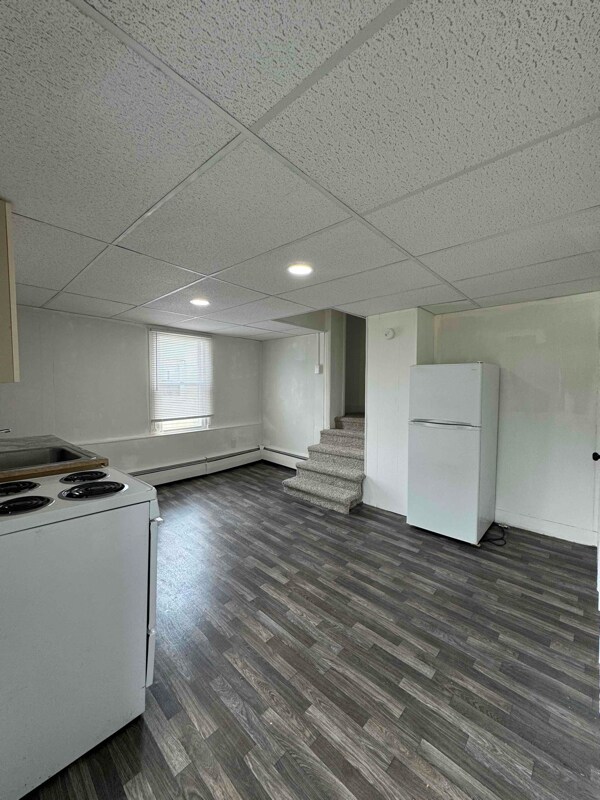 Building Photo - 48 Main St