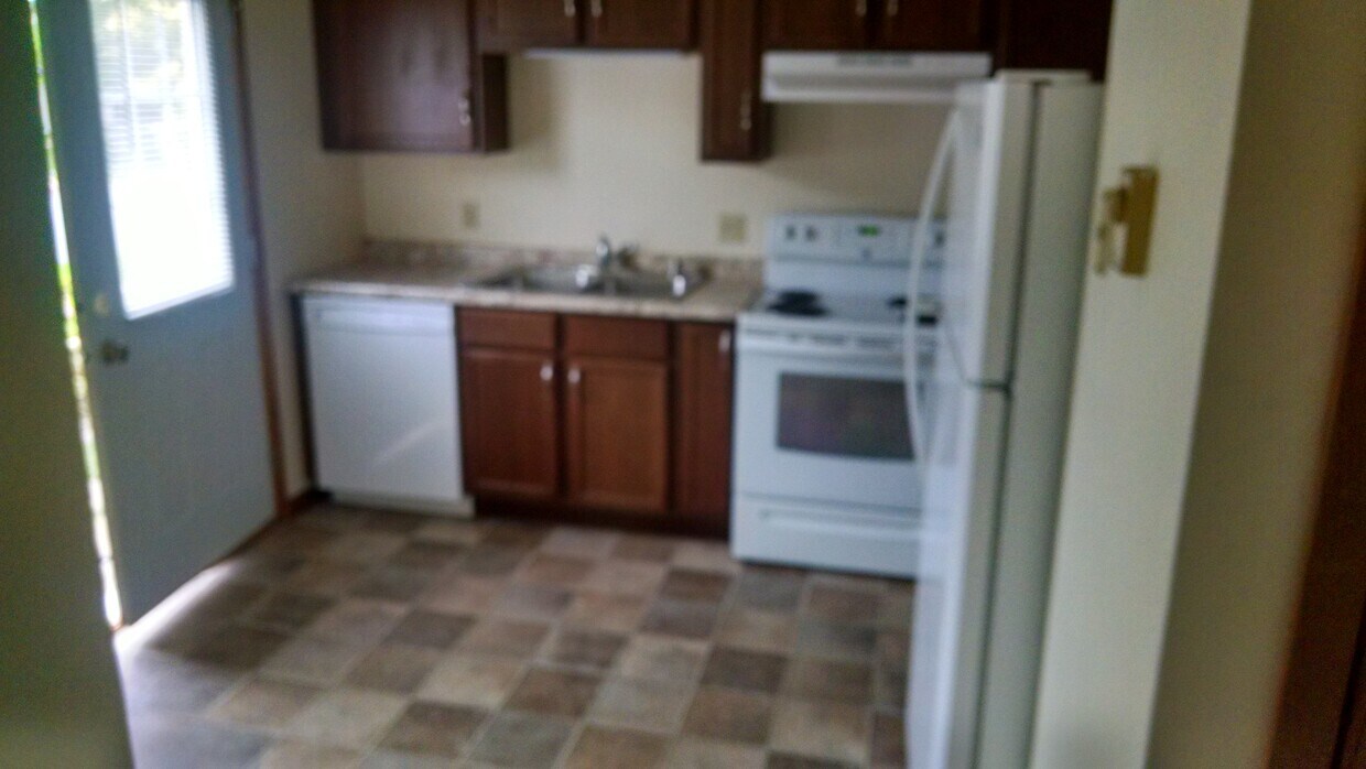Kitchen - 1025 Briar Ln