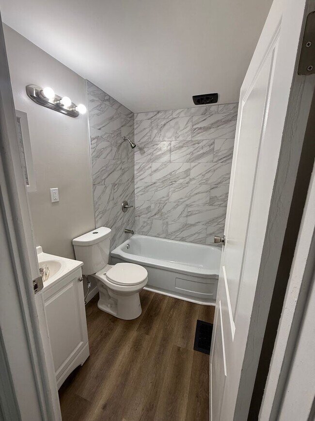 Building Photo - 4 Bed, 2 Bath Home for Rent!