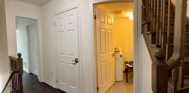 Photo du bâtiment - 15 Heron Park Pl