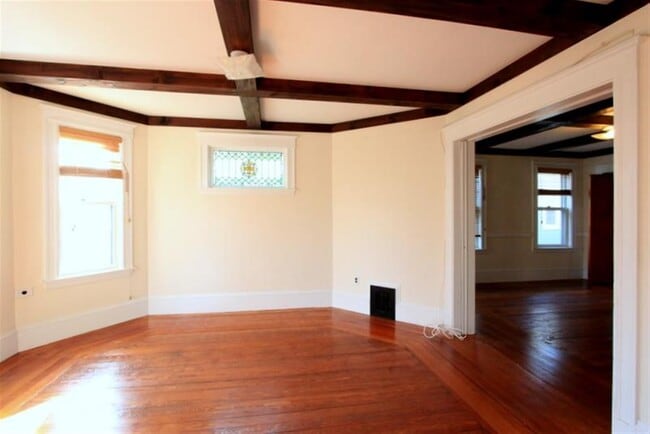 Building Photo - 92 Rogers Ave