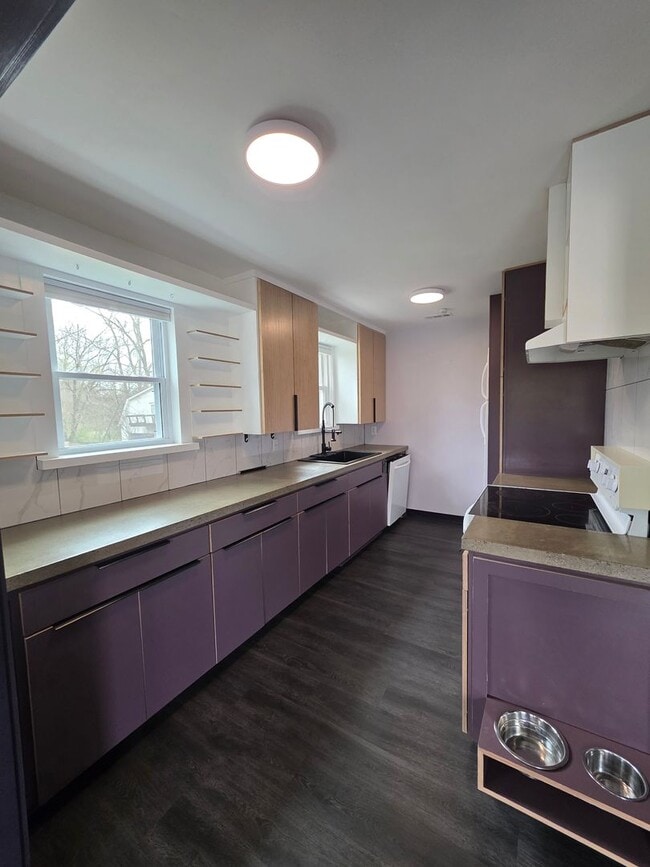 Building Photo - Charming 2BR with Walk-Out Basement, Fenced Yard & Flexible Murphy-Bed Office