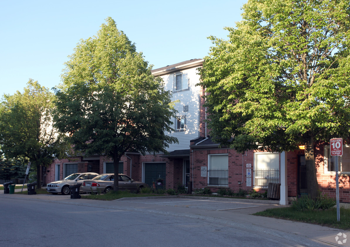 Photo du bâtiment - Courtland Mews Co-operative