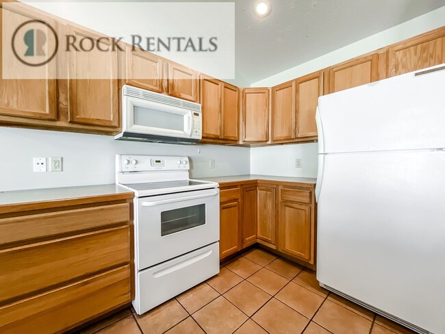 Foto del edificio - Beautiful 3 Bed 2 Bath Home in Quiet Neighborhood