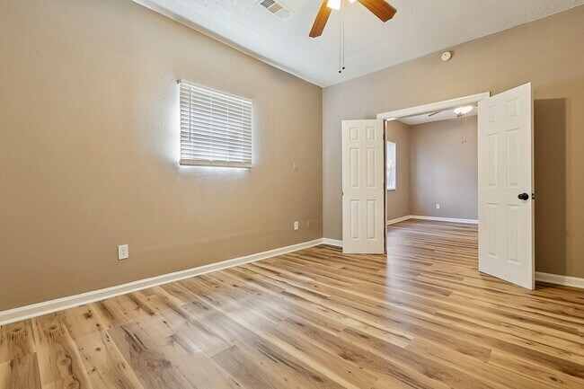 Building Photo - 2562 N Galvez St