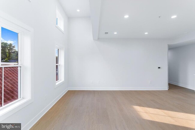 Building Photo - 1109 Fern St NW