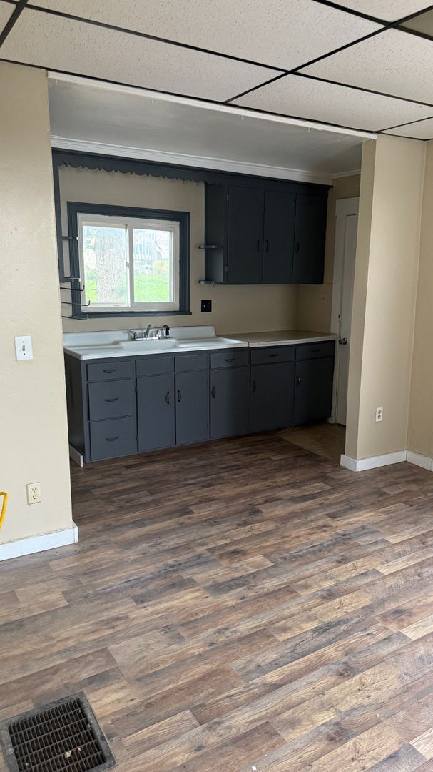 Building Photo - Large 2 bedroom Single Family House