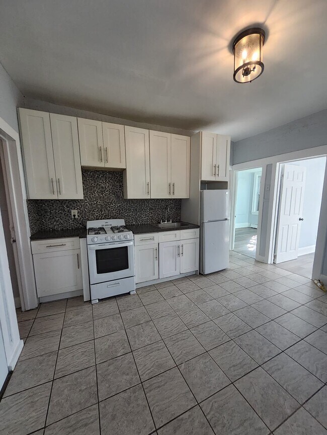 Building Photo - 52 Stegman St