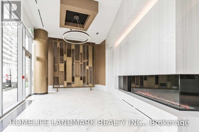 Building Photo - 15 Queens Quay E