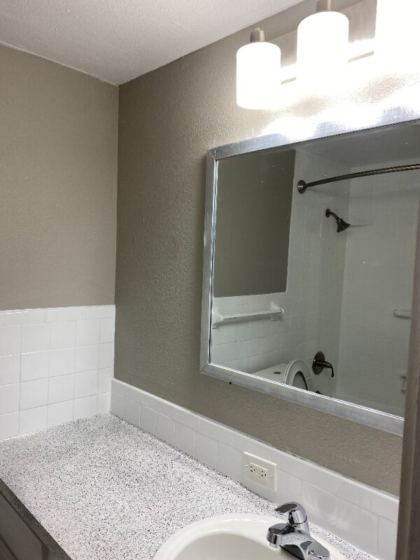 Building Photo - 2409 Ridgmar Plaza