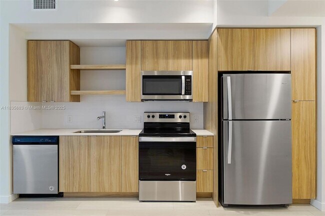 Foto del edificio - 555 NE 8th St