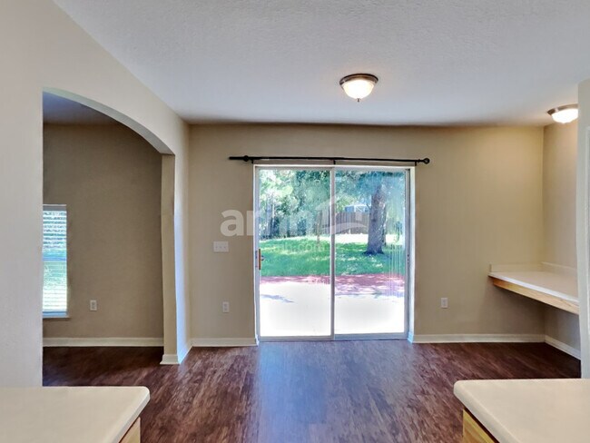 Foto del edificio - 17051 Lixberry Way
