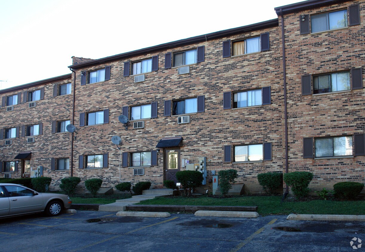 Primary Photo - 1545 N Silver Ln