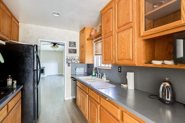 Building Photo - 3 BR 2 BA house Move in  ready