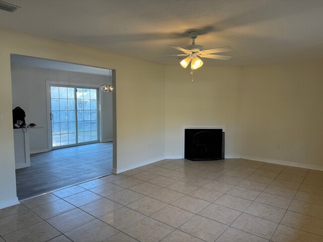 Foto del edificio - 5818 Pinecrest Rd