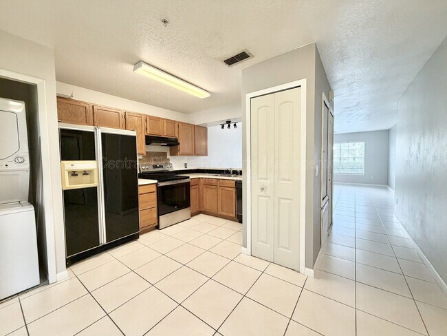 Building Photo - 144 Reserve Cir
