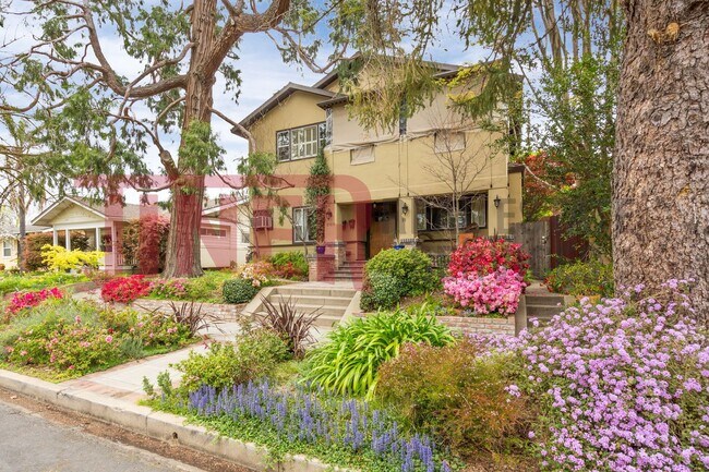 Foto del edificio - 2165 Portola Way