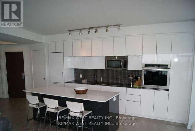 Building Photo - 80 Marine Parade Dr