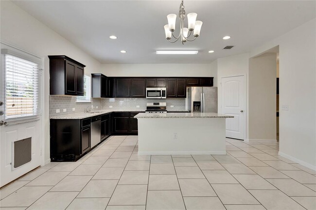 Foto del edificio - 9201 Sawyer Fay Ln