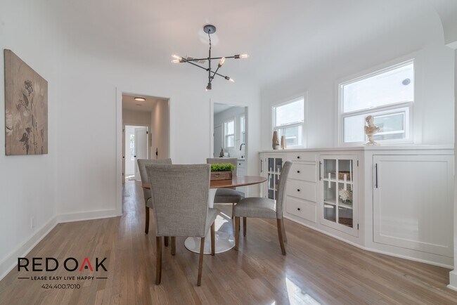 Building Photo - 328 N Kingsley Dr