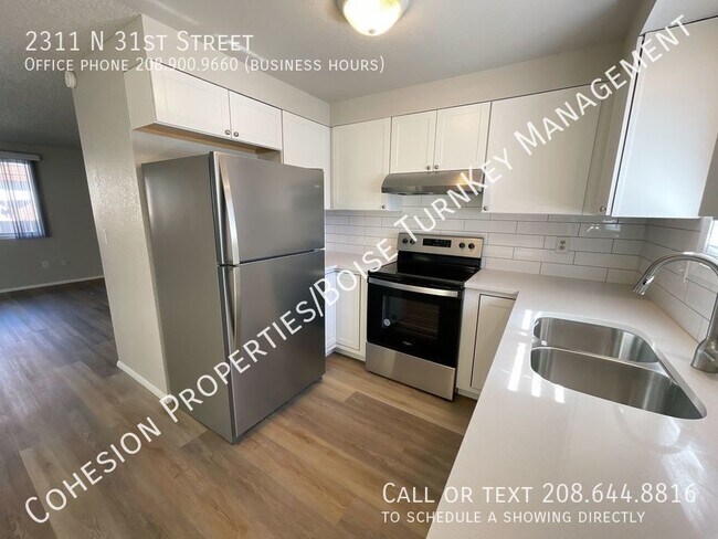Building Photo - Newly remodeled 2bd 1bath duplex in desira...