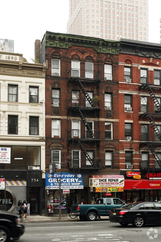 Building Photo - 752 Ninth Ave