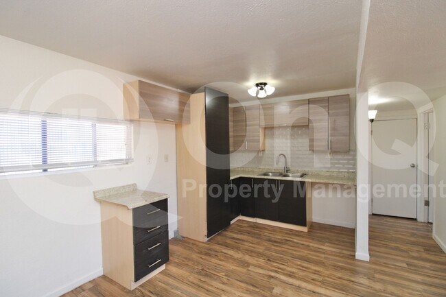Foto del edificio - 515 W 13th St
