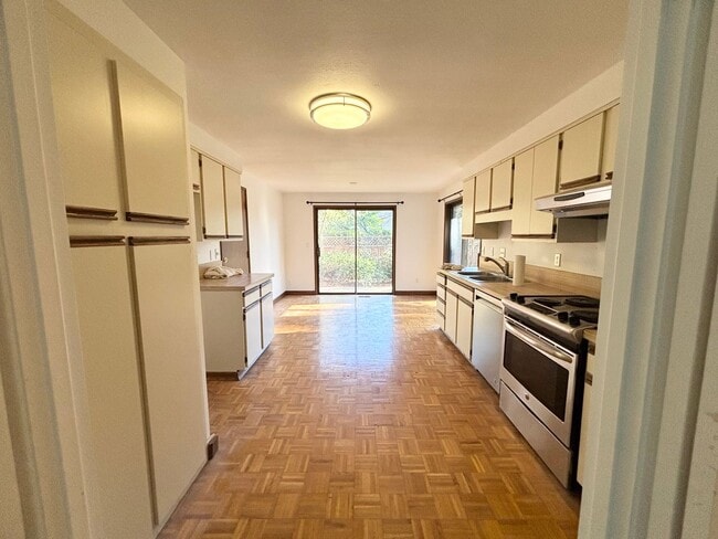 Photo - Lovely 2BD, 2BA Home In Lake Oswego with Lake Access!!