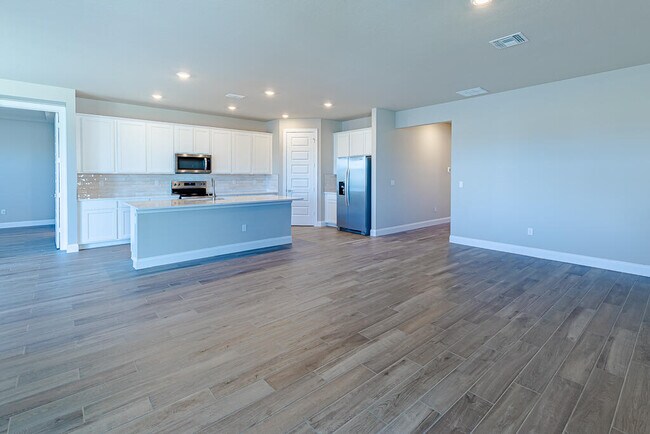 Foto del edificio - 9002 Dahlia Cir