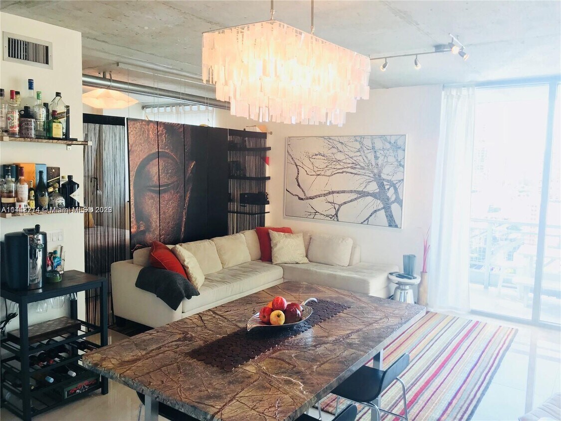Foto principal - 690 SW 1st Ct