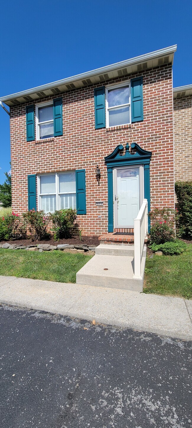 Building Photo - 655 Park Ridge Dr