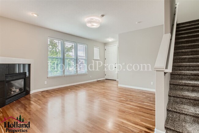 Building Photo - Beautiful Home